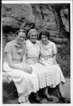 Li and two others.jpg (13815 bytes)
