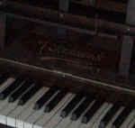 Piano2.jpg (16916 bytes)