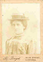 regina photo 1902.jpg (5089 bytes)